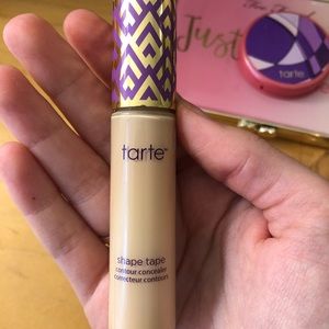 Shape tape concealer in light neutral